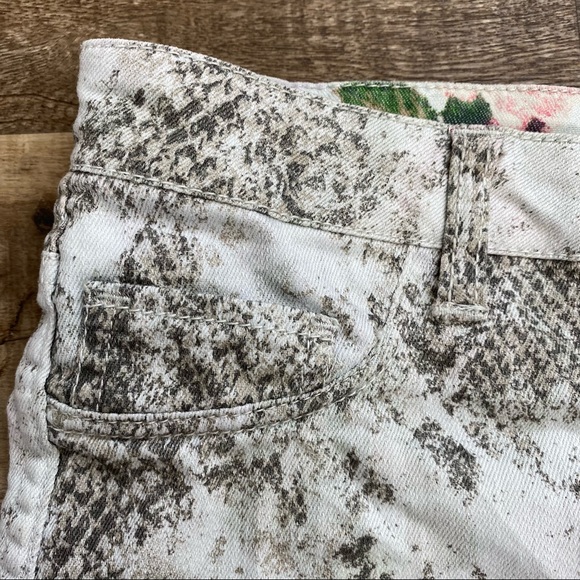 Flipside Reversible Shorts - Picture 9 of 14